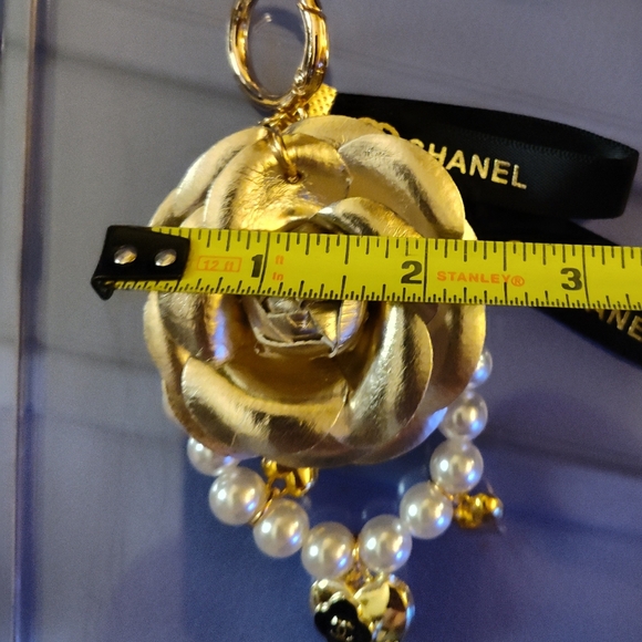 CHANEL 2025 Pearl Heart Charm Keychain Gold Camellia Logo Ribbon NWT AUTHENTIC - Picture 11 of 13